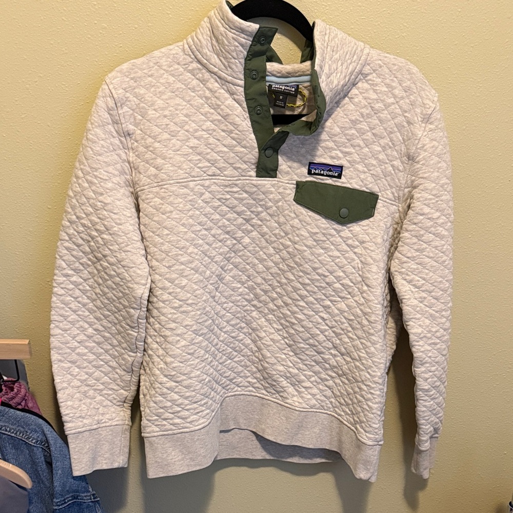 Patagonia Cream and Green Quilted Sweater